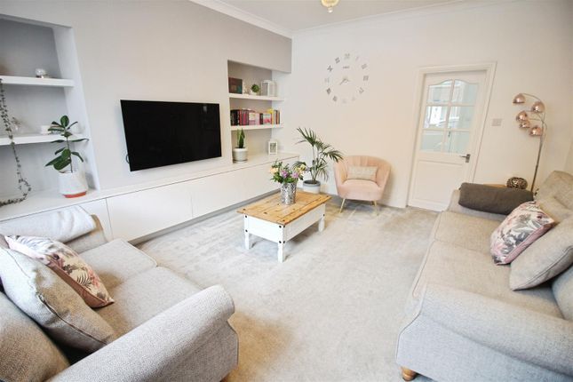 11, Strawberry Avenue, Leeds photo 2