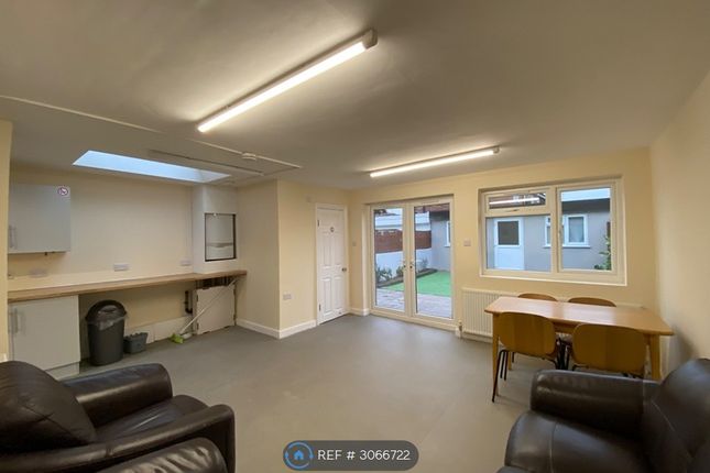 Lees Road, Uxbridge photo 4