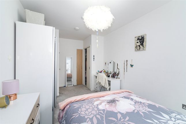 Flat to rent in Chandlers Avenue, London
