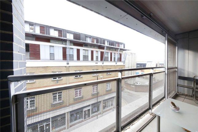 Plumbers Row, Aldgate photo 3