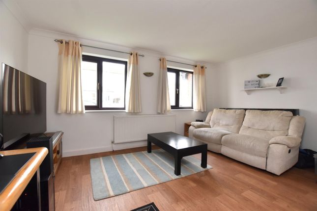 Flat for sale in Victoria Court, Victoria Road, Hythe