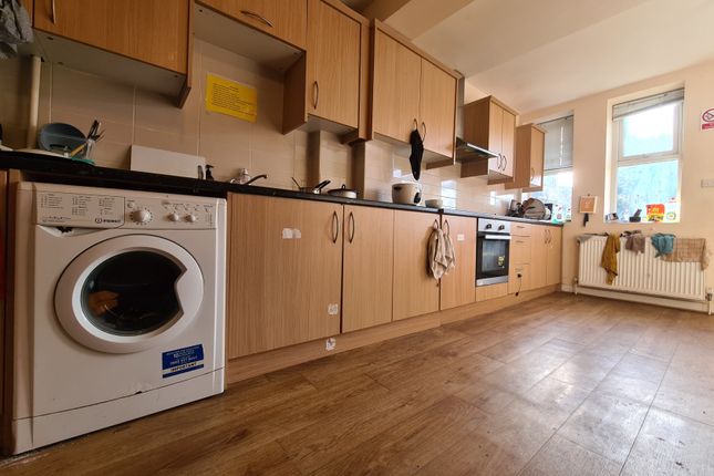 Room 7 , 138, Chalkhill Road, Wembley photo 3