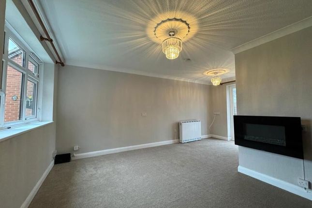 27, The Lawns, Stevenage photo 3