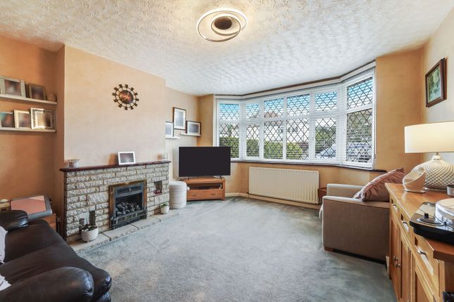 117 Walsingham Gardens, Epsom photo 4