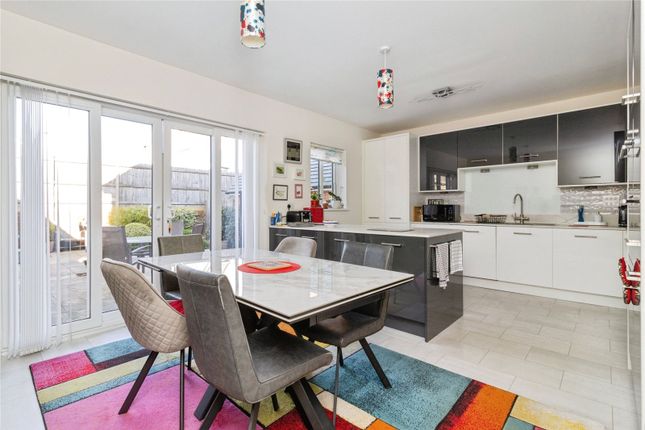 46, Kestrel Way, Devon photo 4