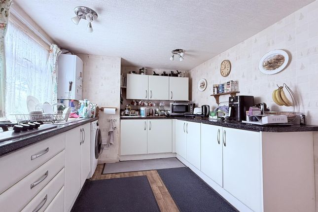 23, Wood End, Whiston photo 2