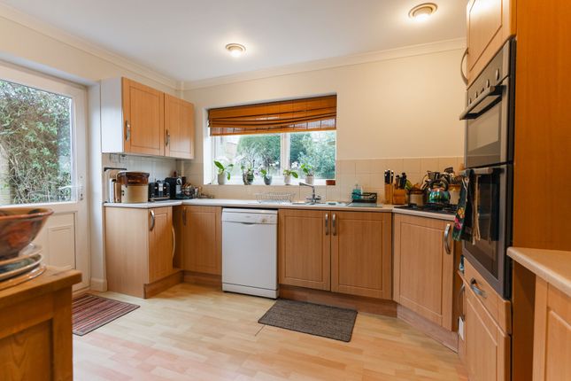 27 Firs Road, Leicester photo 4