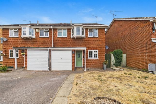 8, Birchmead, Wokingham photo 2
