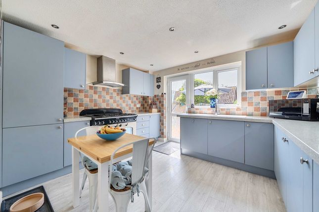 18 Long Barrow Close, Winchester photo 2