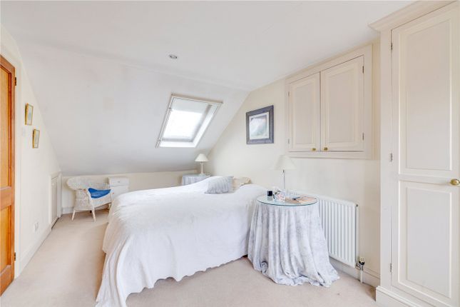 Flat for sale in Queensmill Road, London