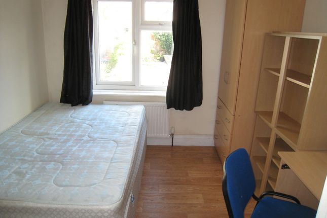 Terraced house to rent in Mafeking Rd, Brighton