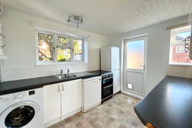 14 Newcome Road, Farnham photo 3