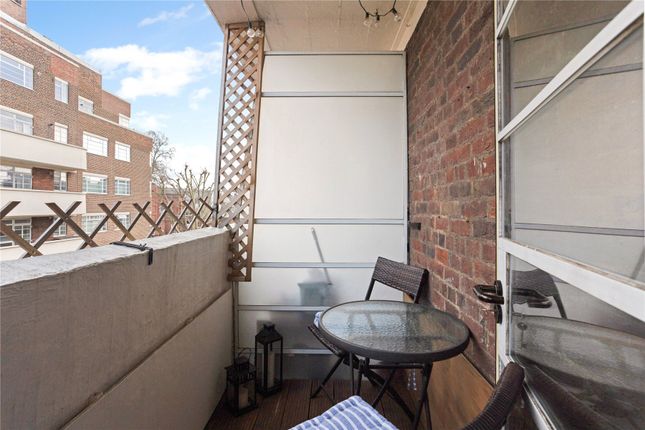 Flat for sale in Sheen Road, Richmond