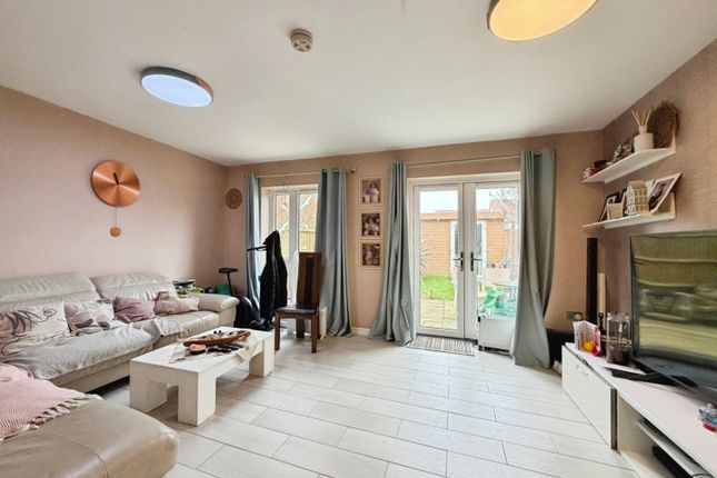 4, Laurens Van Der Post Way, Ashford photo 3