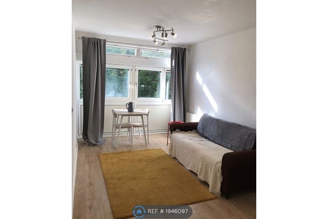 Flat to rent in Downholme, London