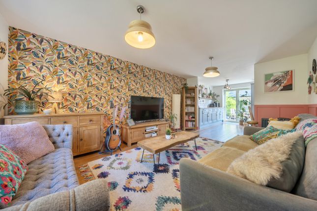 Dowding Close, Cheltenham photo 2