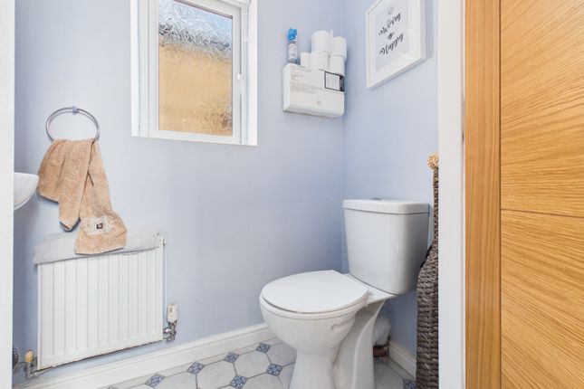 25, MACKESON DRIVE, ASHTON-UNDER-LYNE photo 4