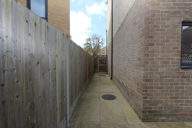 8, Sandpiper Drive, Harrow photo 4