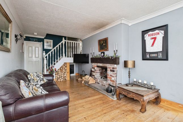 35, Arundel Close, Stalybridge photo 3