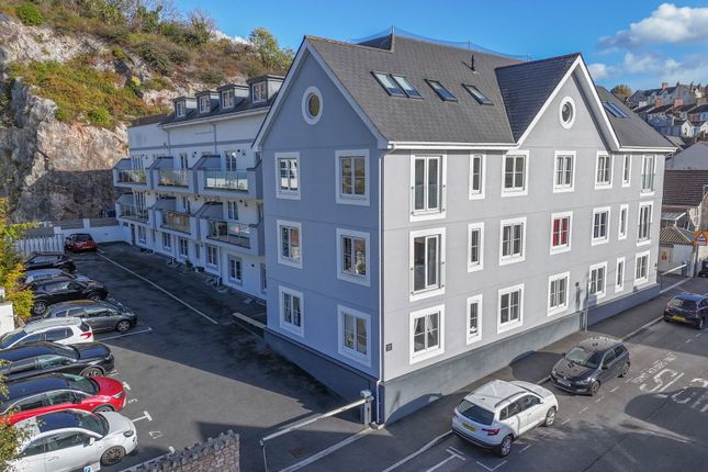 3-bed flat on St. James Road, Torquay, £300,000