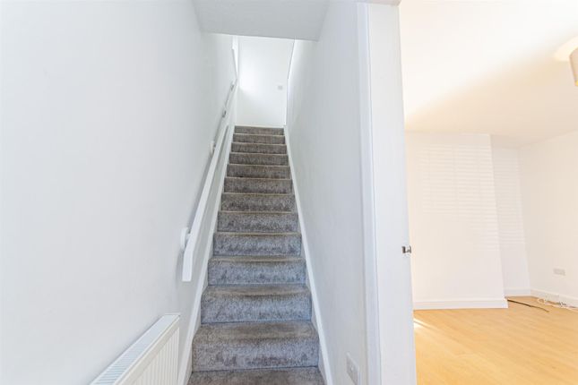 9, Evesham Close, Warrington photo 4