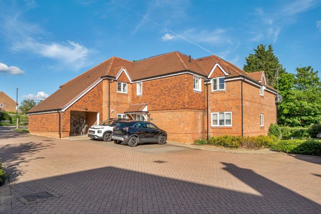 Thumbnail Flat for sale in Hartfield Road, Leatherhead