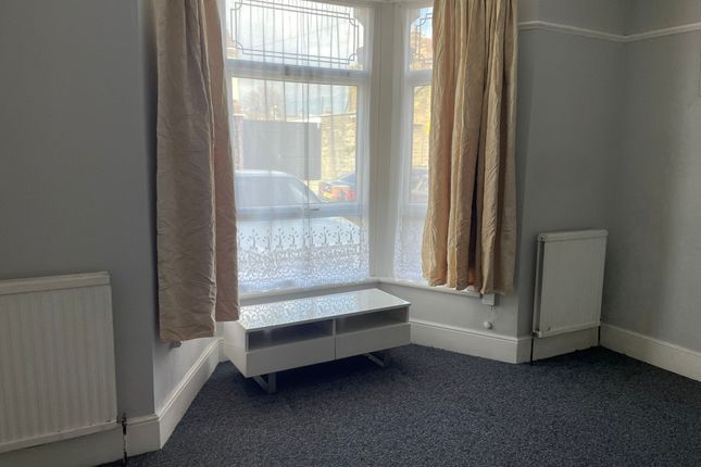 Flat to rent in Dudley Road, Ilford