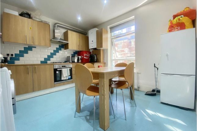 Room 3, London photo 2