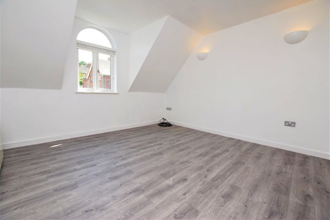 Thumbnail Flat to rent in Sydenham Road, Guildford, Surrey