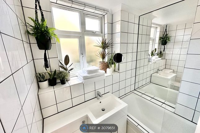 Shiplake Court Leconfield Road, London photo 4