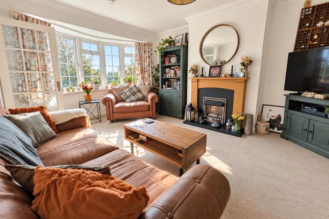 12, Larnach Close, Uckfield photo 3