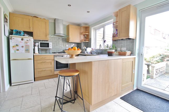 23, Kestrel Close, Fareham photo 3