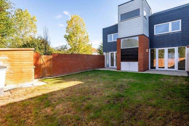 22, John Day Close, Maidstone photo 4
