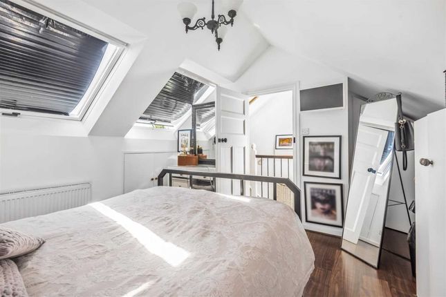 Terraced house for sale in Chimes Avenue, London