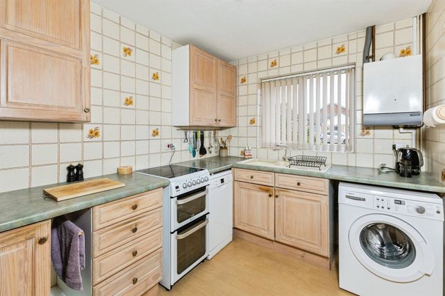 5, Thyme Close, READING photo 2