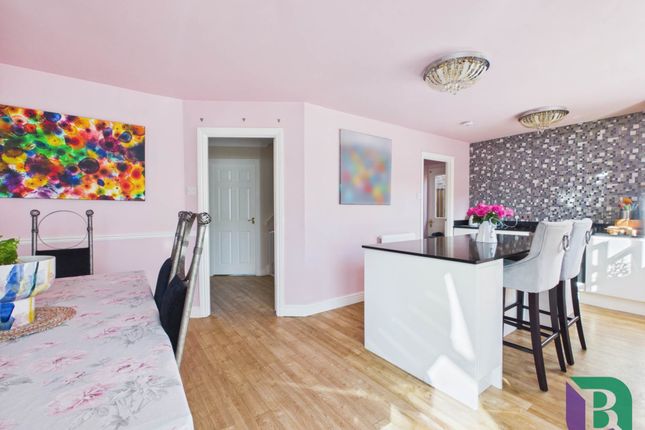 3, Bridlington Crecent, Milton Keynes photo 2