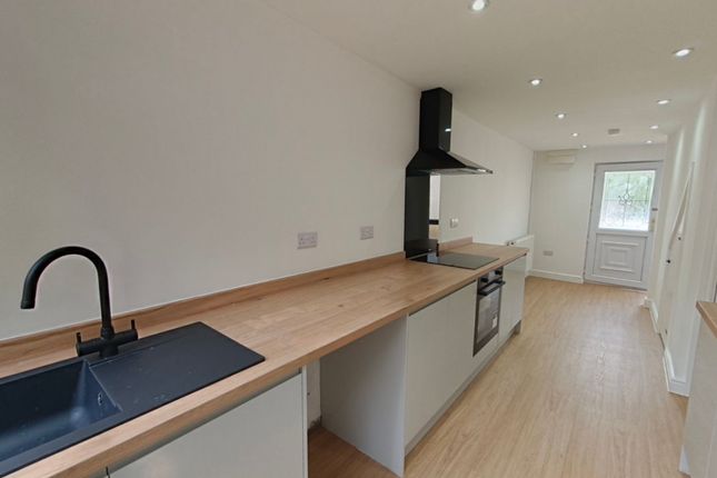 34 Roding Close, Newport photo 3