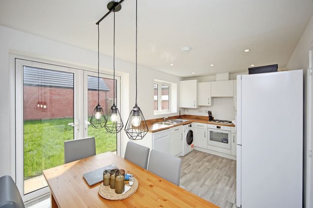 19, Millard Drive, Stratford-Upon-Avon photo 2