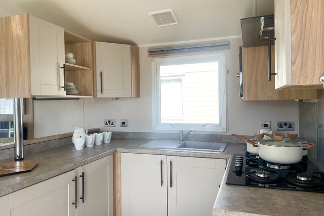 Broadland Sands Holiday Park, Corton photo 5