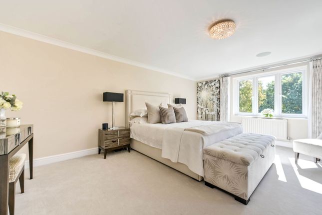 St Nicholas Crescent, Pyrford photo 4