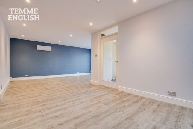 40 Gun Hill Place, Basildon photo 3