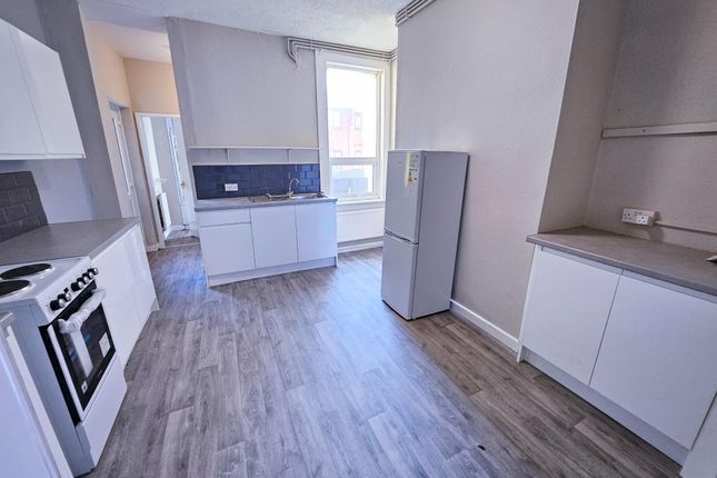 Flat 3, 14, West View, MOLD photo 5