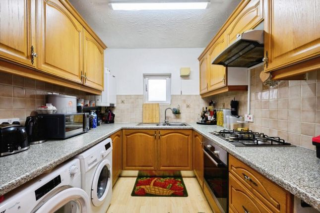 Flat Flat 5, 60, Godstone Road, Kenley photo 3