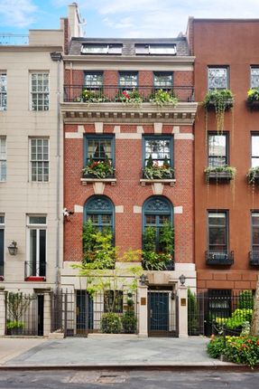 Town house for sale in 163 E 64th St, New York, Ny 10065, Usa