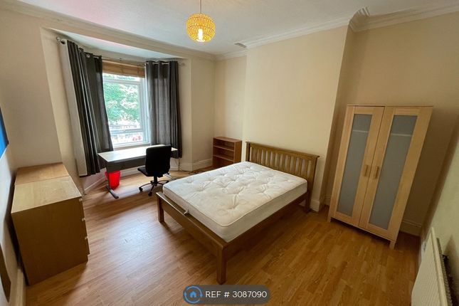 5-bed flat on Newcastle Upon Tyne, £3,033/mo