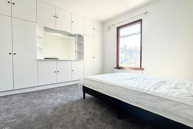 78 Conway Road, London photo 3