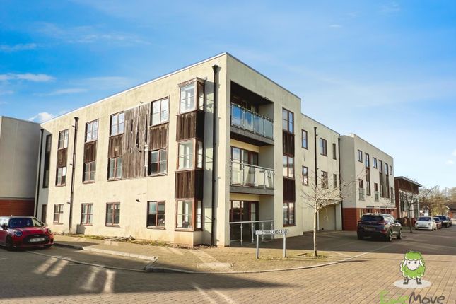 Thumbnail Flat for sale in Greenlands Road, Basingstoke, Hampshire