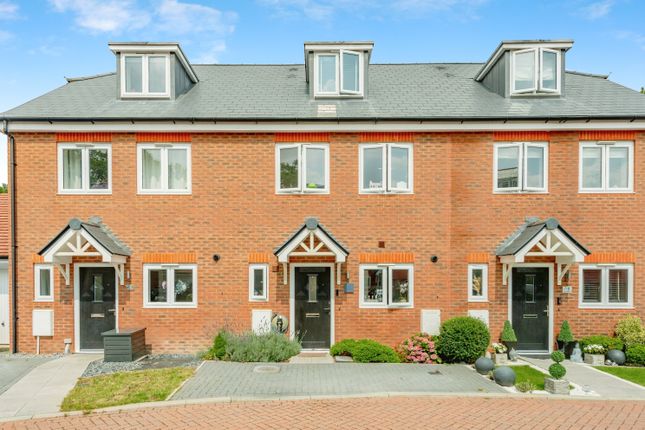 Town house for sale in Berry Close, Copthorne, Crawley