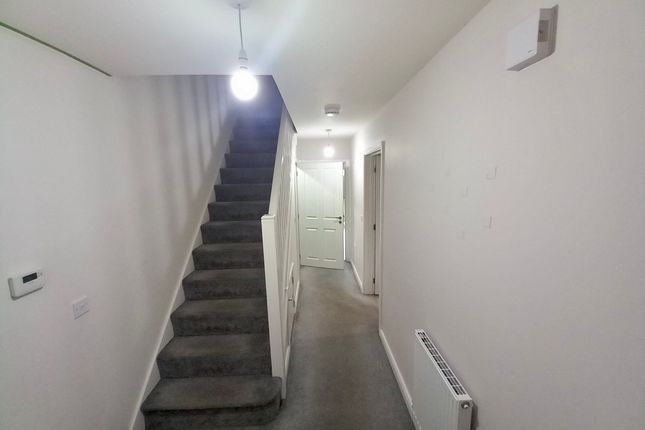 2c, Emmott Close, Heywood photo 2