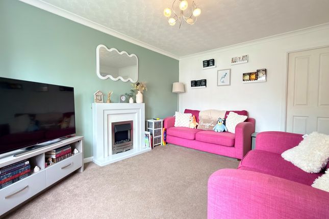 9, Jackson Close, Wolverhampton photo 3